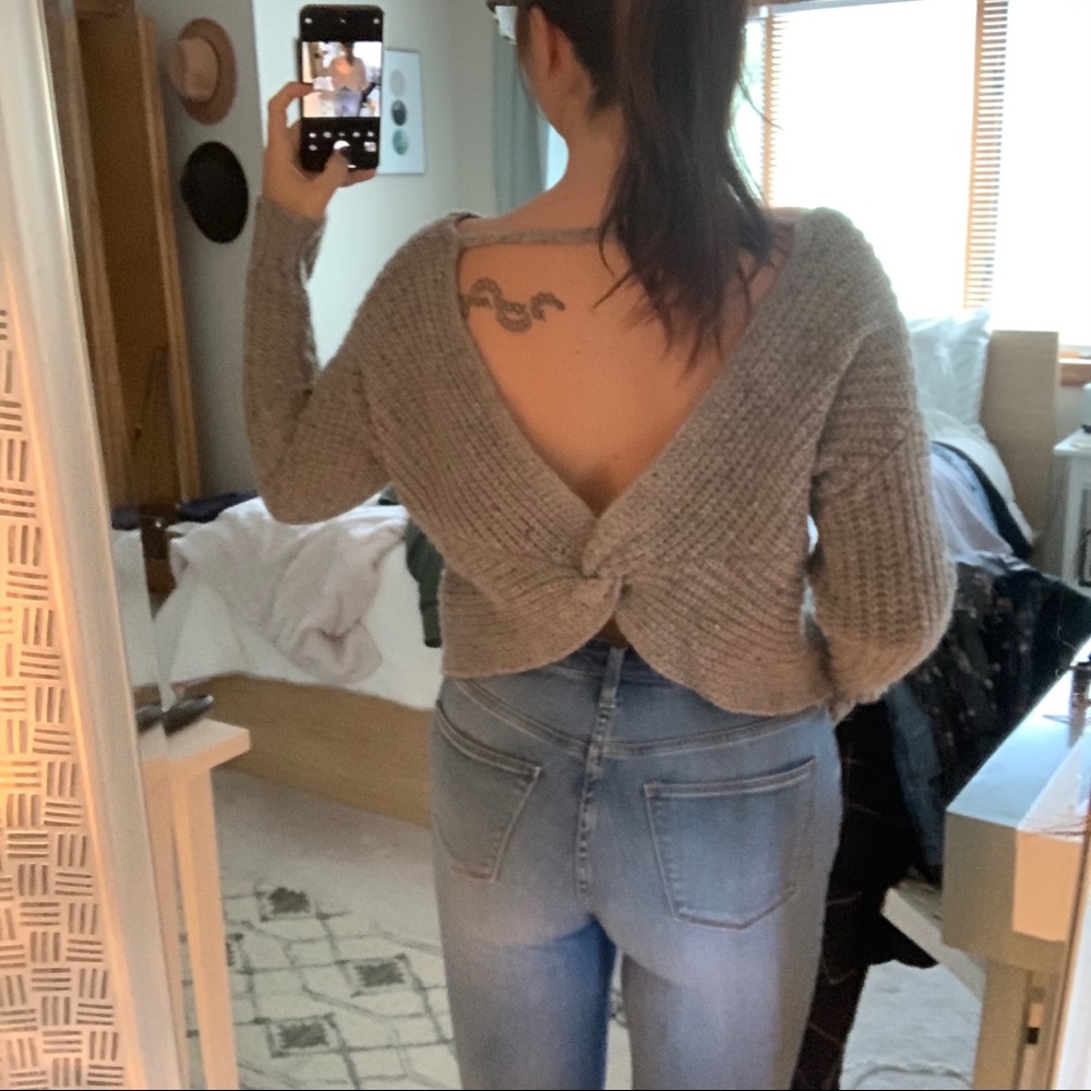 🦋 3 for $20 Plunging Open Back Twist Knit Sweater - Picture 4 of 5